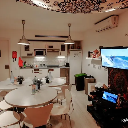 格雷西亚火箭旅舍 旅馆 *