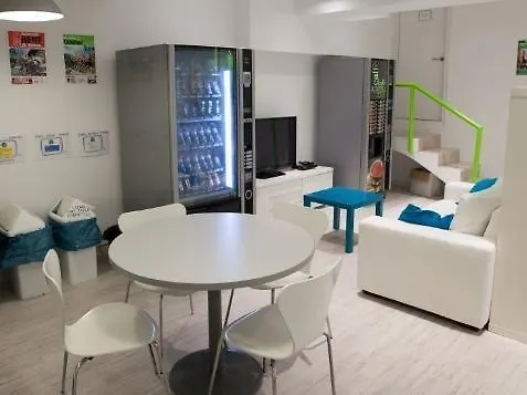 格雷西亚火箭旅舍 旅馆 *